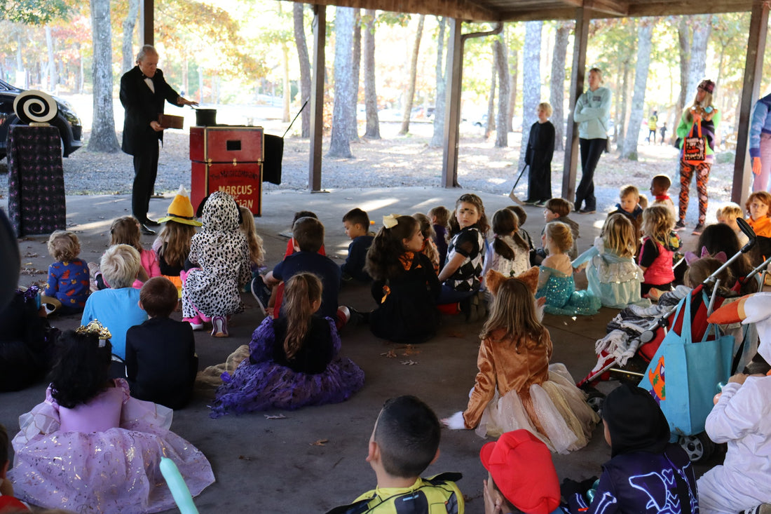 The magician at Halloweenpalooza